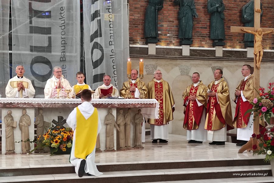 26 Eucharystia inauguracyjna.jpg